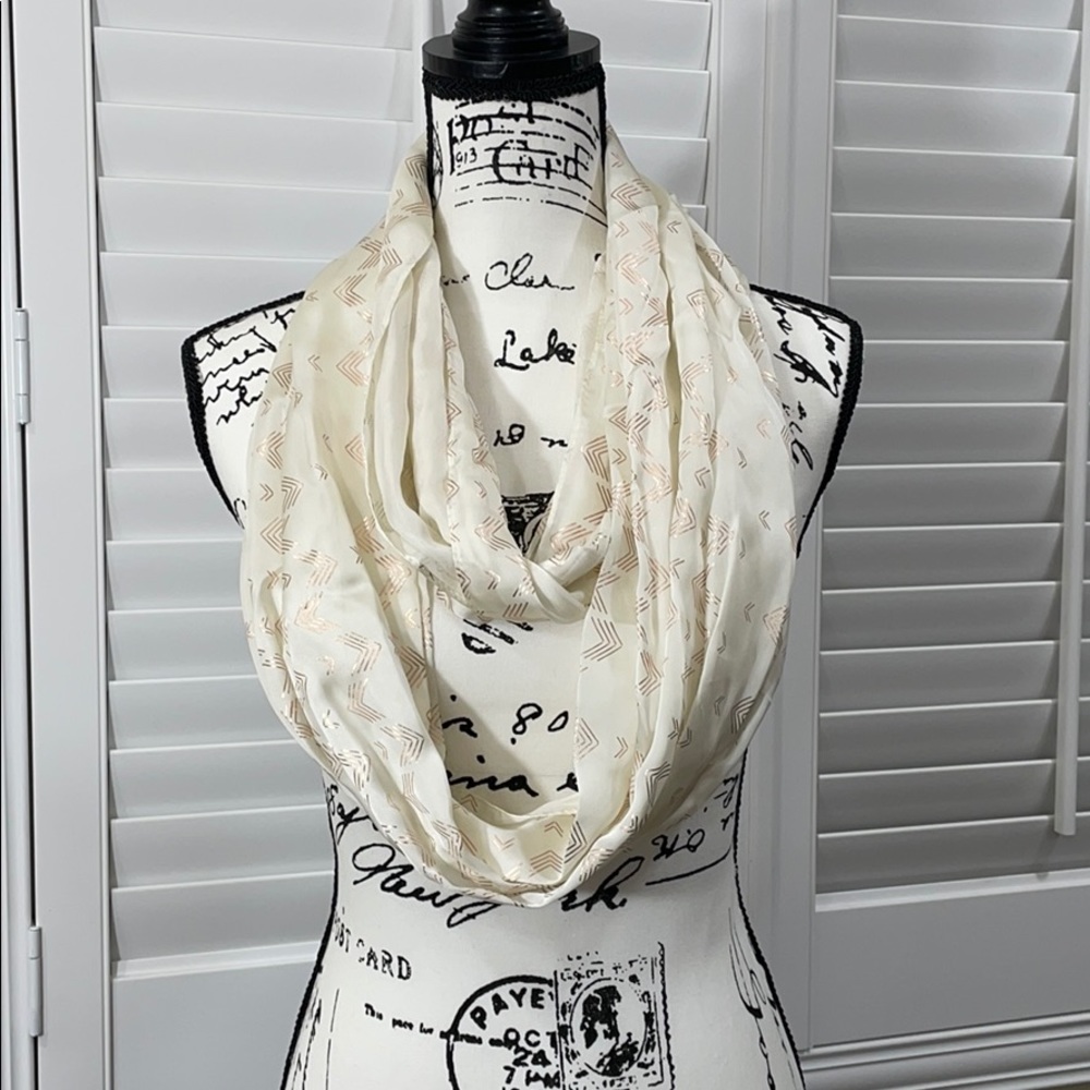 APT. 9 Loop/Infinity Scarf